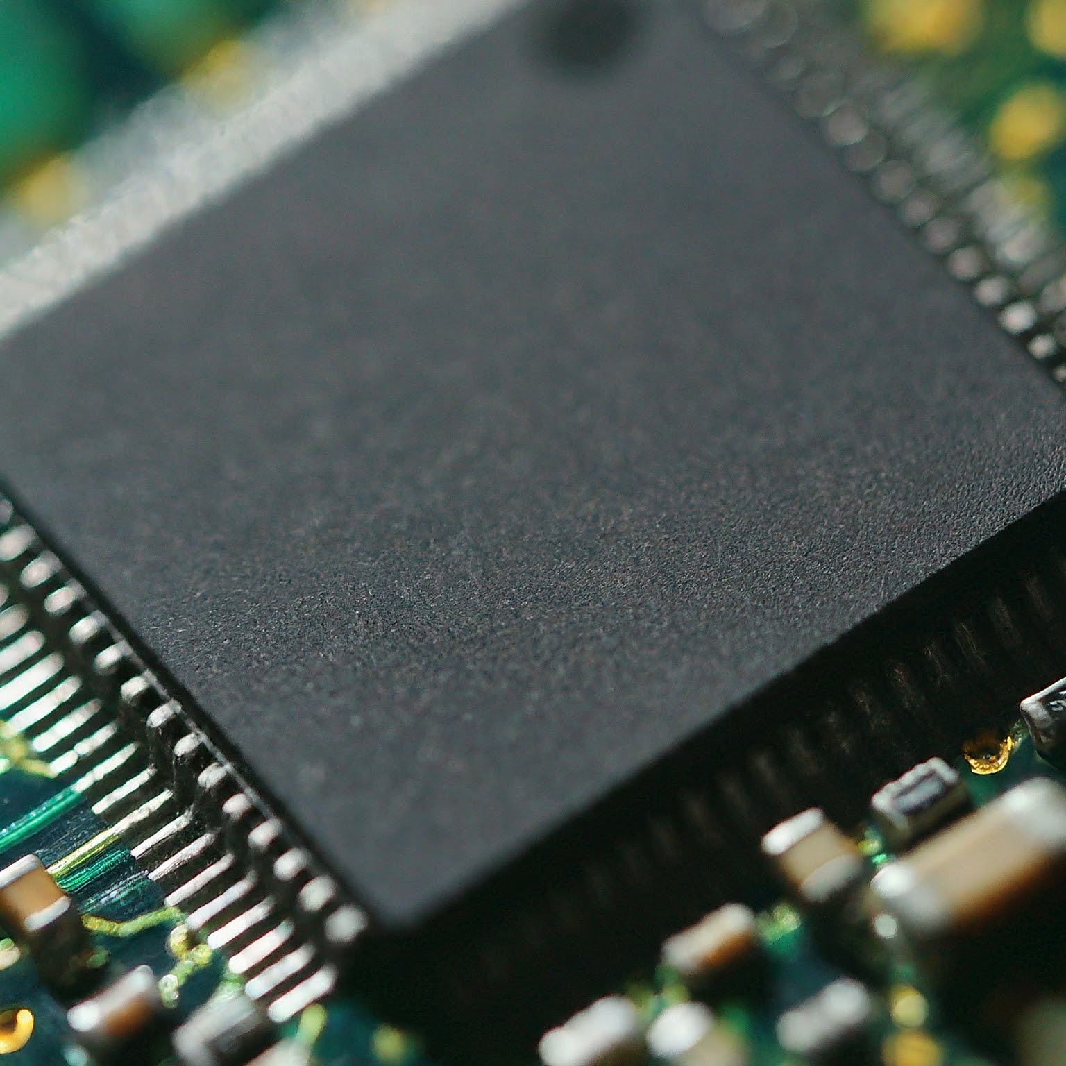 Science Simplified: Demystifying Microelectronics – The Tiny Titans of Technology